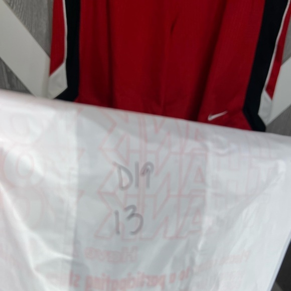 D19.13 Nike Better World Red Basketball Shorts Large - Picture 6 of 6